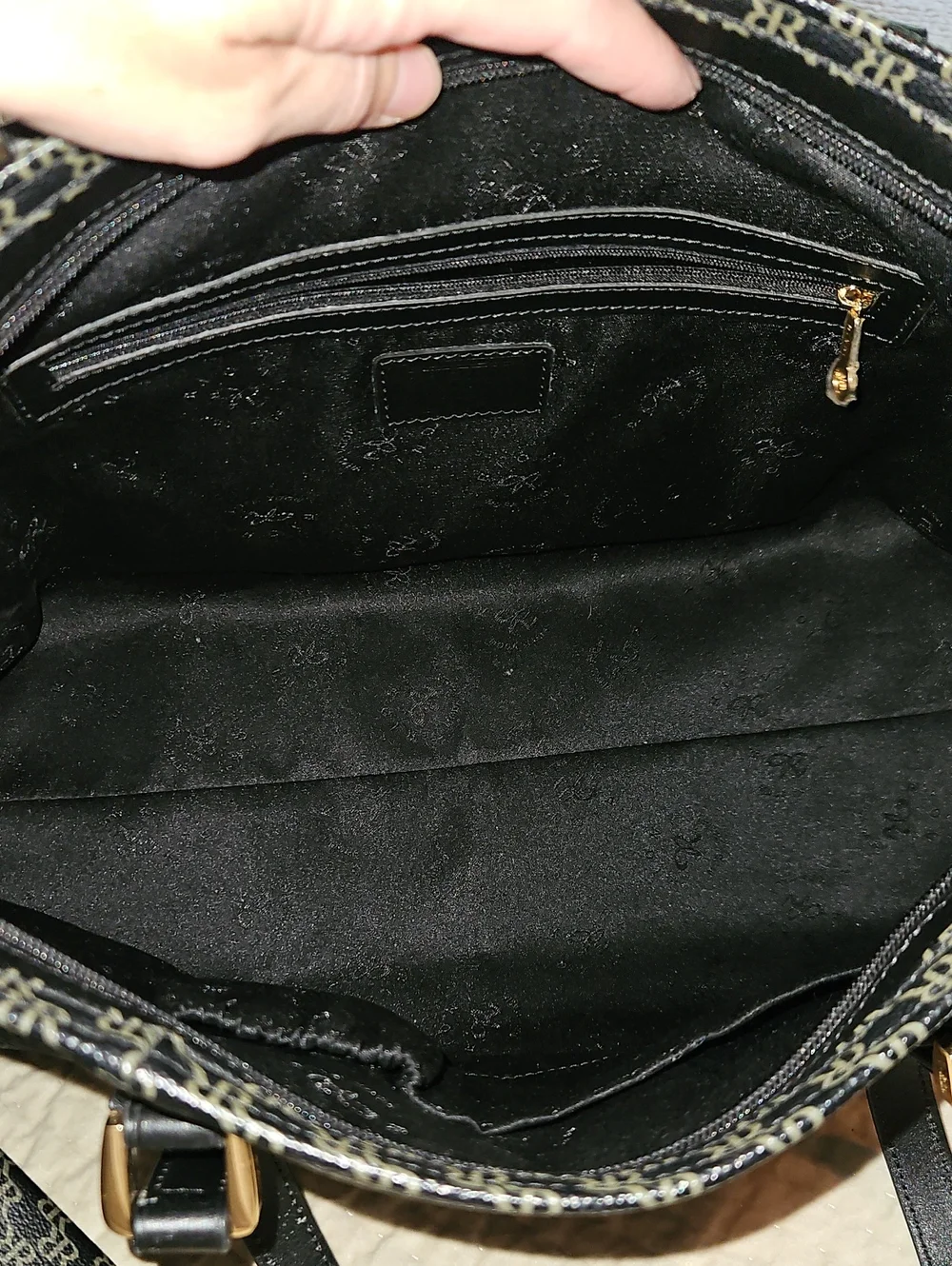 Rioni Moda Italia Tote Traveler Black Tan Monogram Gold Hardware, Wallet Combo